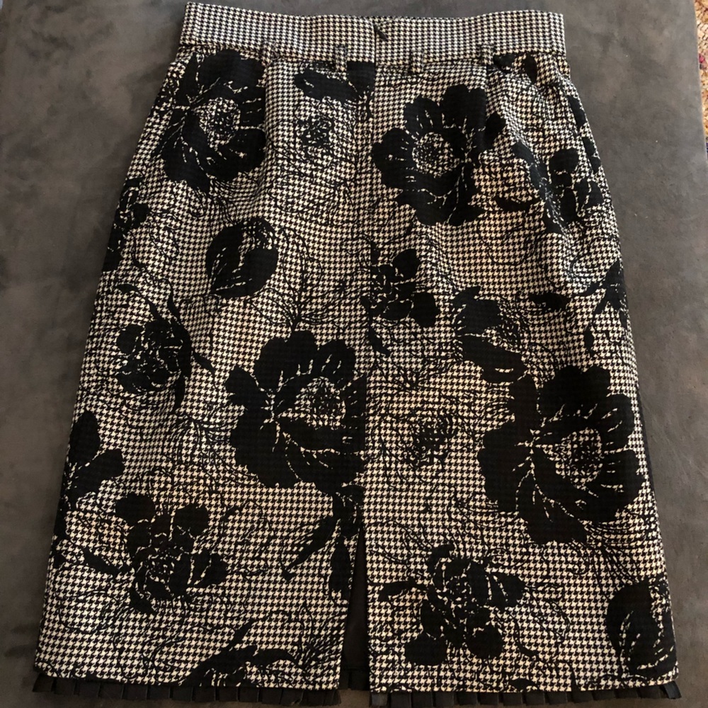 Ella Rose skirt with ruffled hem - size 4